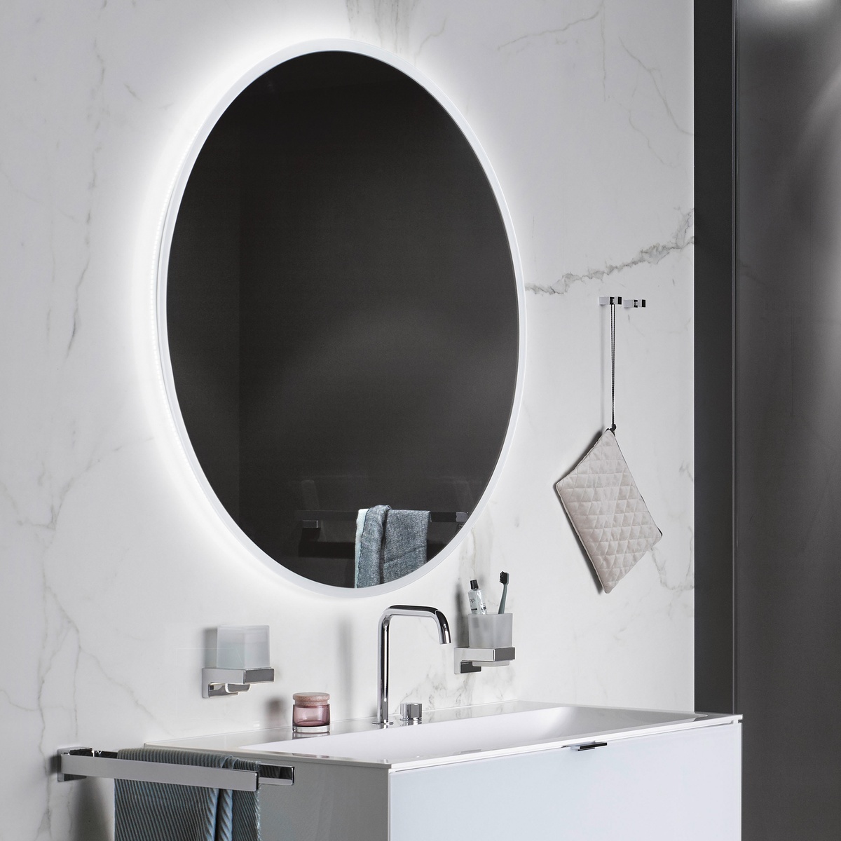 Зеркало круглое в ванную EMCO Pure+ 100x100см c подсветкой кругле 4411 110 10