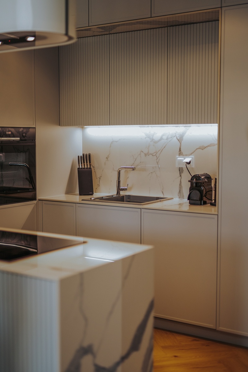 Мийка для кухні гранітна прямокутна DEANTE Magnetic 560x500x219мм із сифоном сіра ZRM_S103