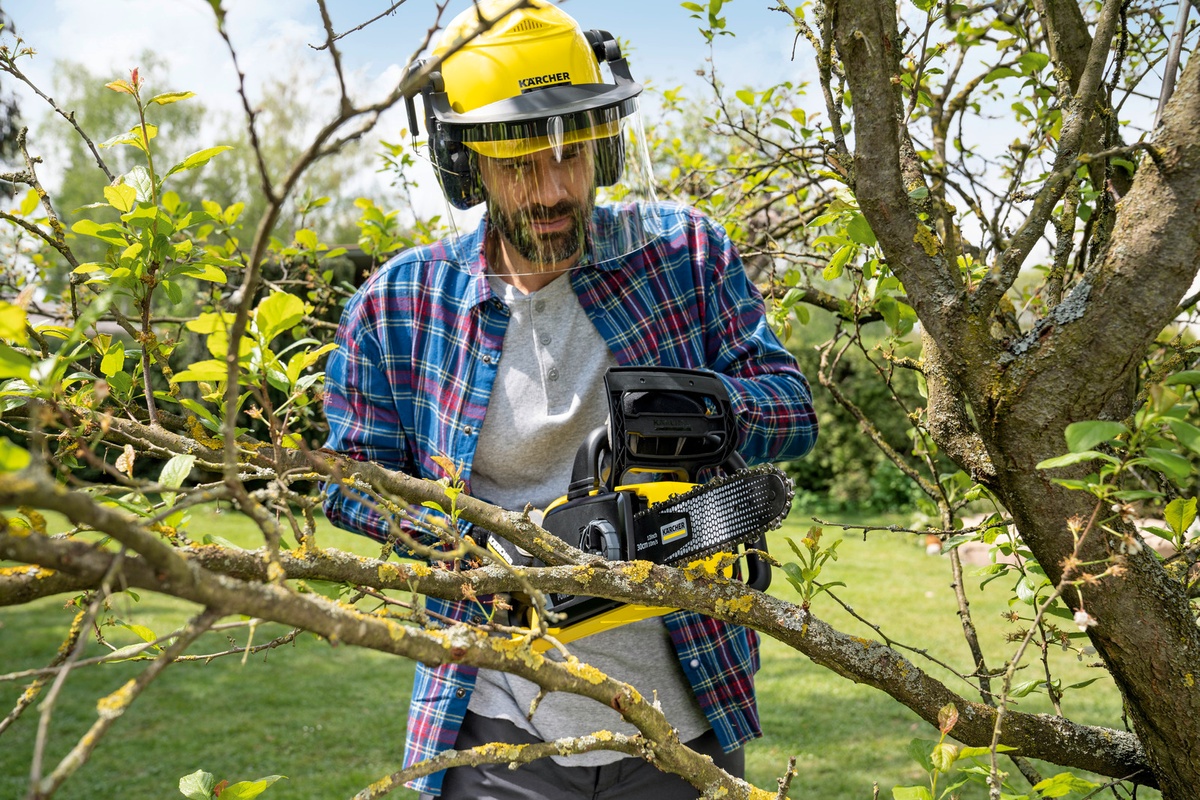 Пила ланцюгова акумуляторна Karcher CNS 18-30 Battery 18В шина 30см 3.2кг без АКБ та ЗП