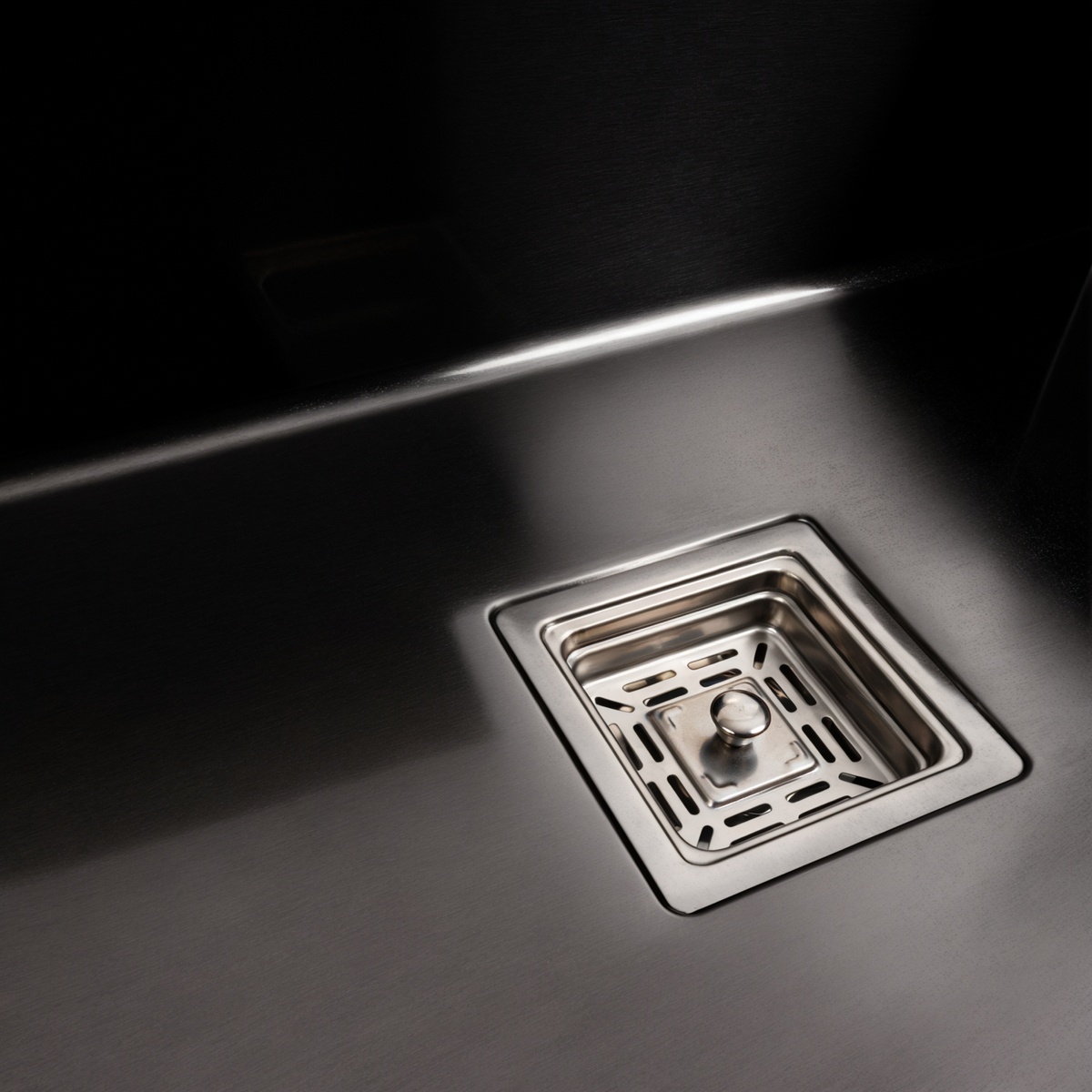 Мийка для кухні із нержавіючої сталі прямокутна PLATINUM Handmade PVD HSB 650x450x230мм матова 1мм чорна із сифоном PLS-A37021