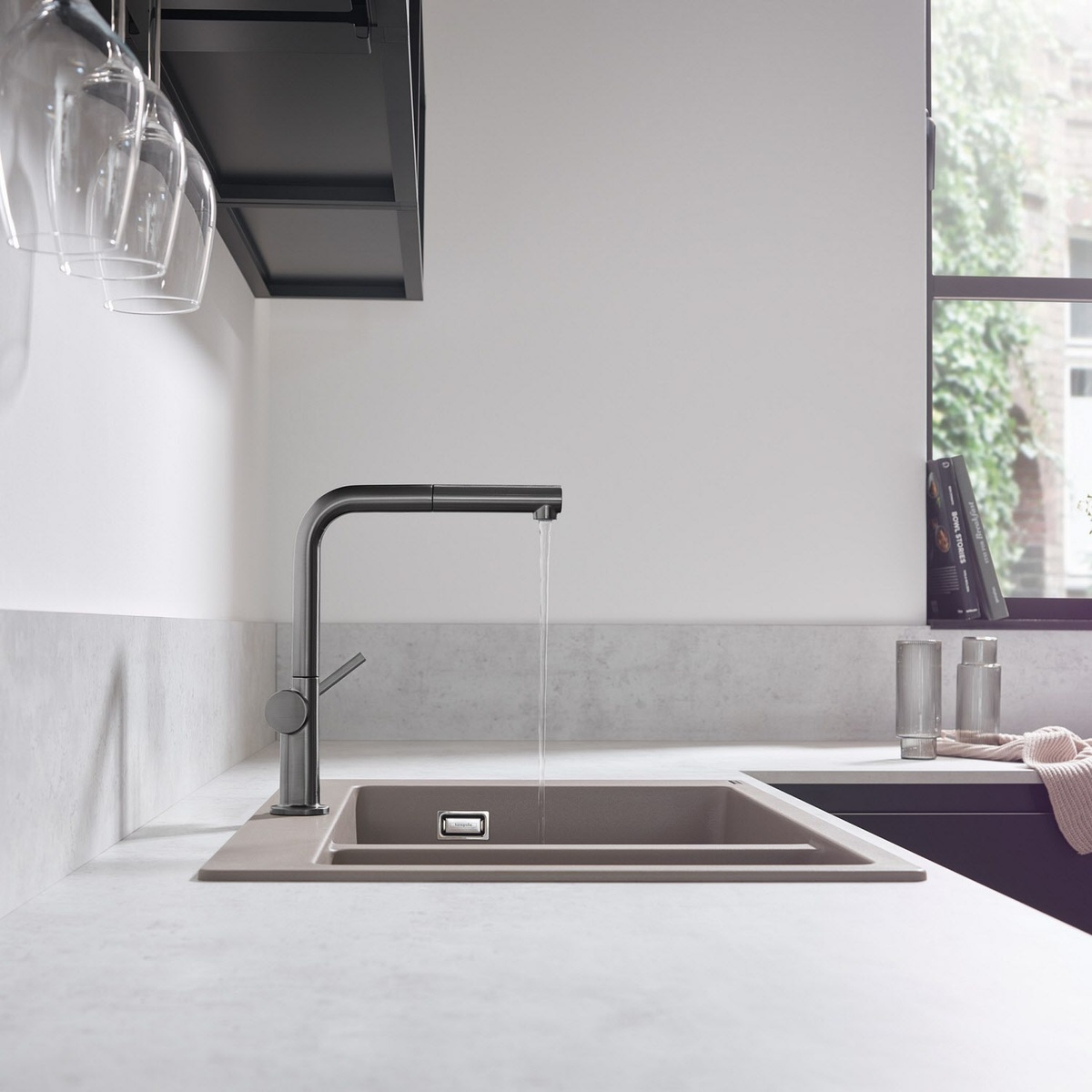 Cмеситель для кухни с выдвижной лейкой HANSGROHE Talis M54&sBox сатин латунь 72809340