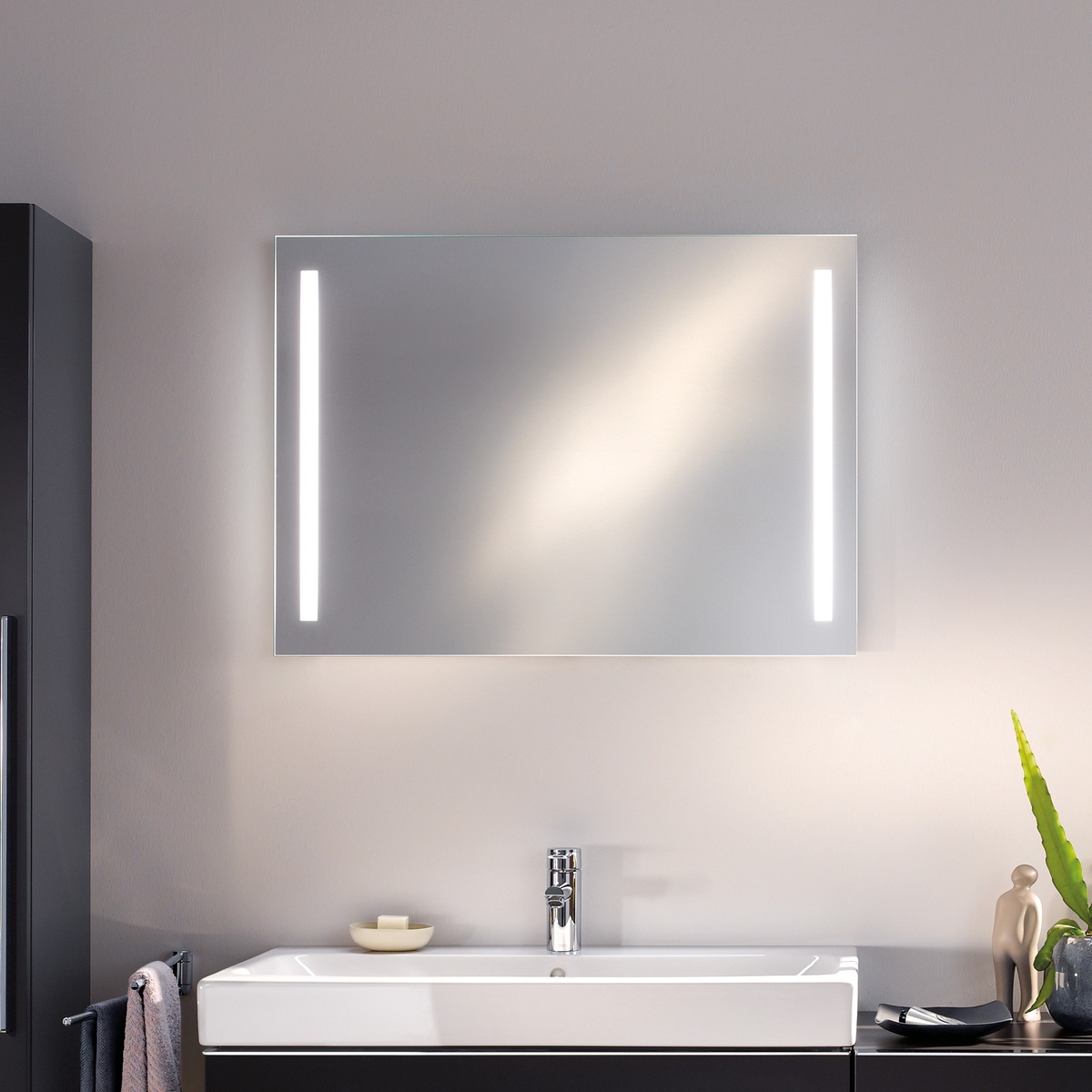 Зеркало в ванную GEBERIT Option Basic 65x80см c подсветкой прямоугольное 500.588.00.1