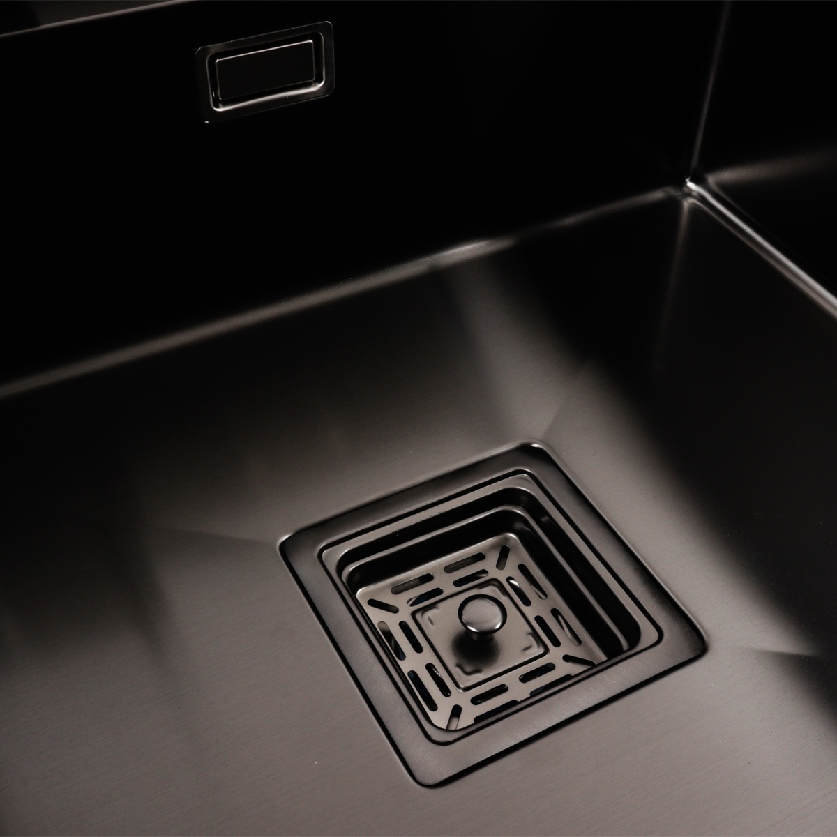 Мойка для кухни из нержавеющей стали квадратная PLATINUM TZ 500x500x200мм матовая 1.2мм черная с сифоном в комплекте PLS-A40195