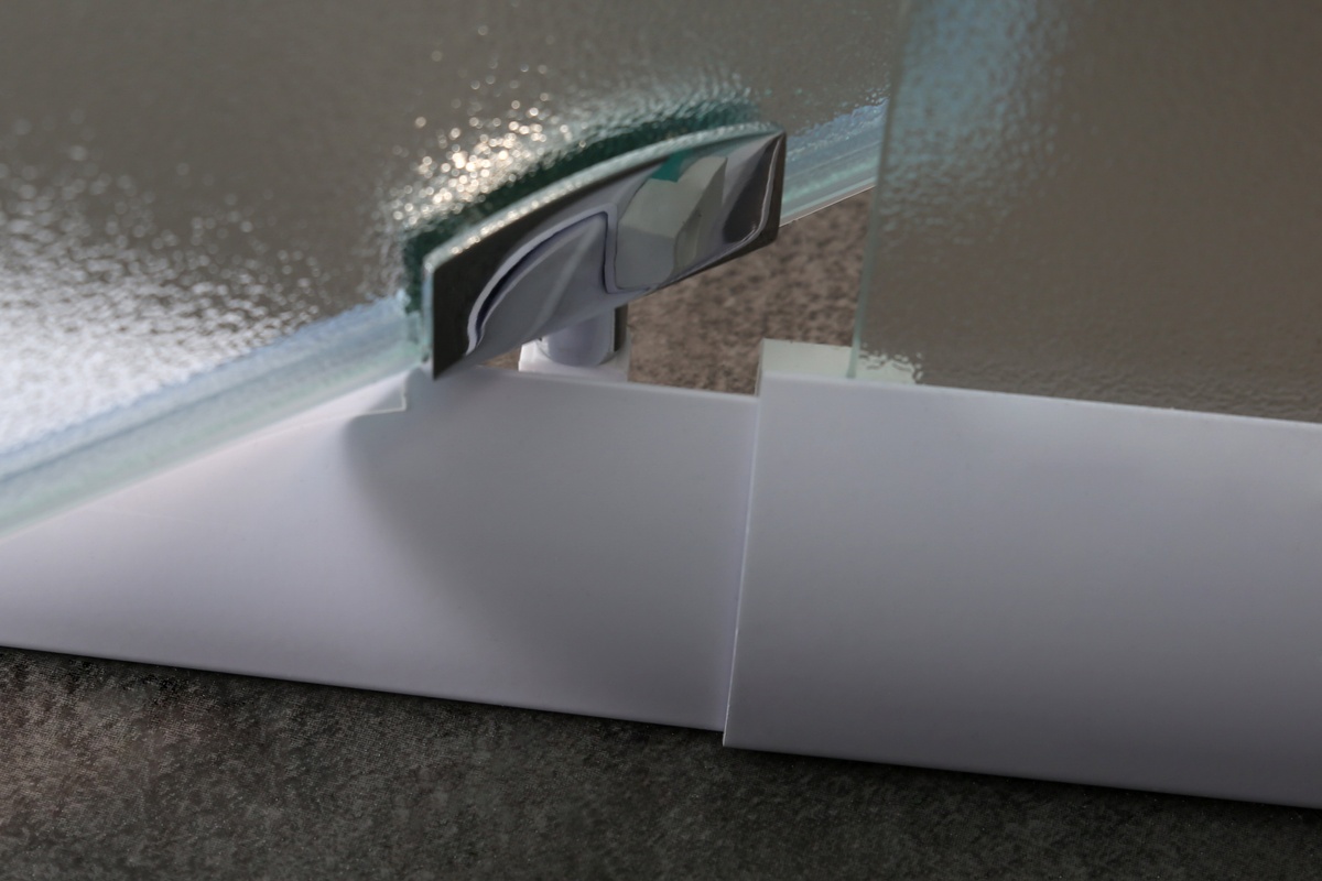 Перегородка стеклянная для душевой ниши распашная EGER 70см x 185см матовое стекло 5мм профиль белый 599-111