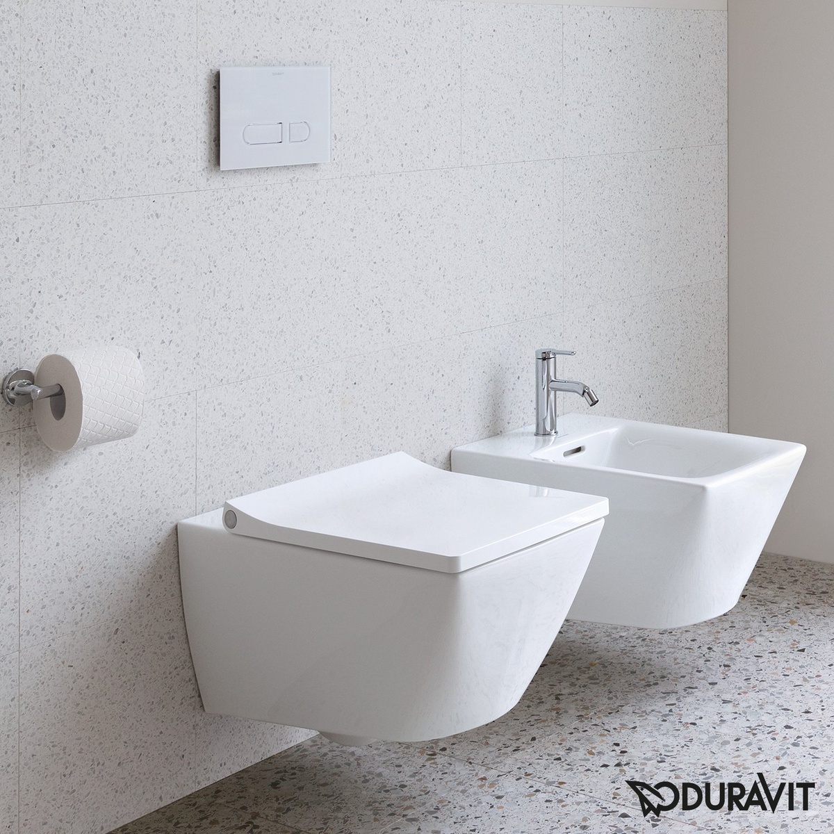 Сидіння для унітазу DURAVIT Viu із мікроліфтом дюропласт 372x462мм швидкознімне 183.5мм між кріпленнями біле 0021190000