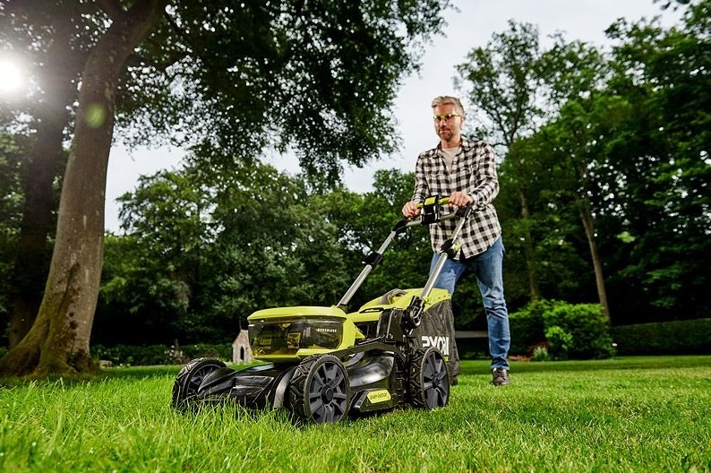 Газонокосилка аккумуляторная Ryobi RY36LMX46A-140 MAX POWER 36В акб 1х4А·час 46см 25-75мм EasyEdge мульчирование бесщеточное до 700м.кв 22.5кг