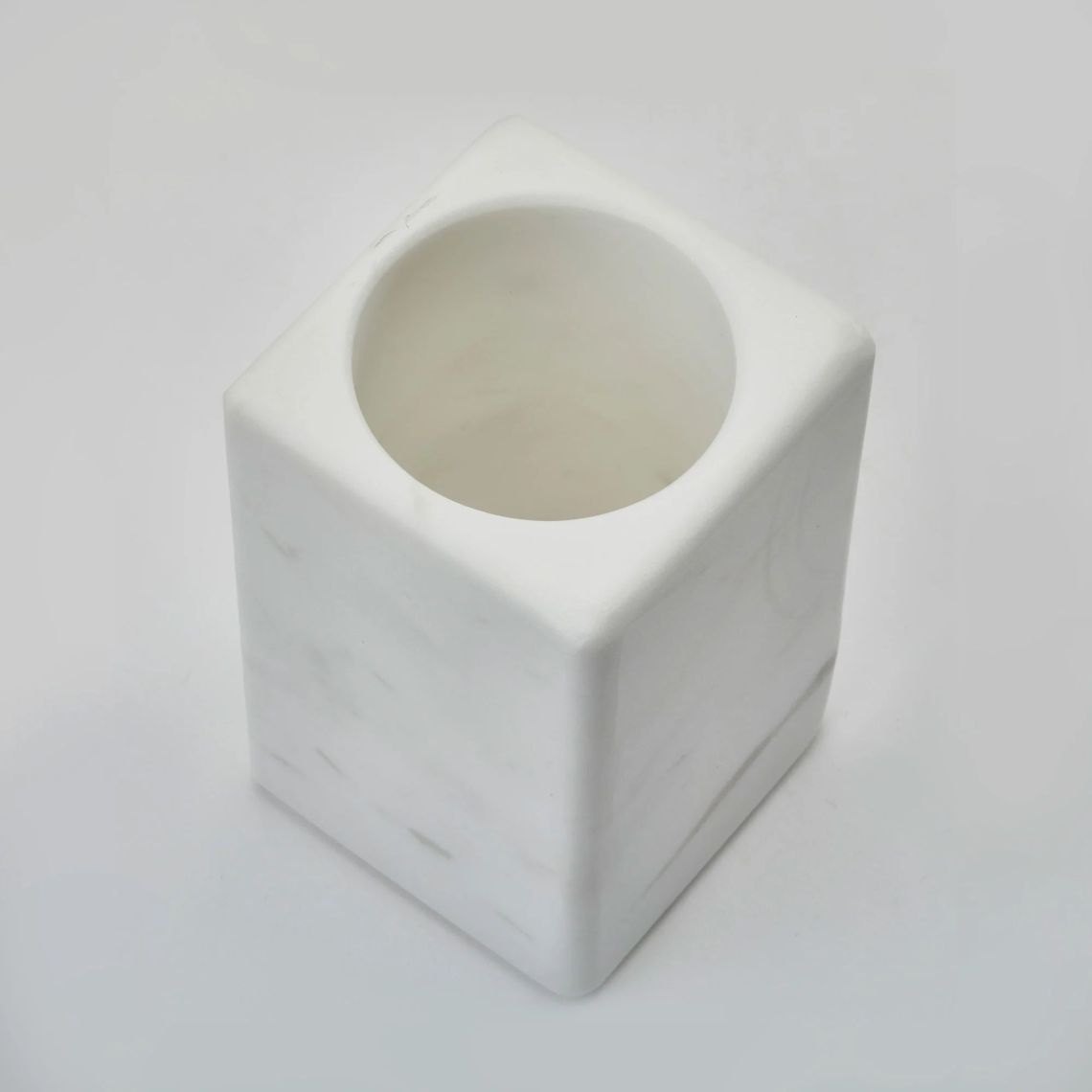 Стакан для зубних щіток настільний AQUANOVA Hammam прямокутний з каменю білий HAMTUM-43